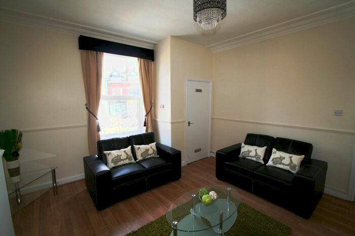 5 Bedroom Flat To Rent In Flat 2, 3 Victoria Road, Hyde Park LS6