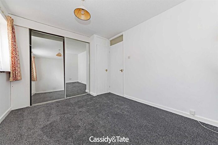 1 Bedroom End Of Terrace House To Rent In Wynchlands Crescent, St Albans, AL4