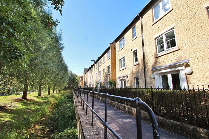 1 Bedroom Flat For Sale In Otters Court, Witney, OX28