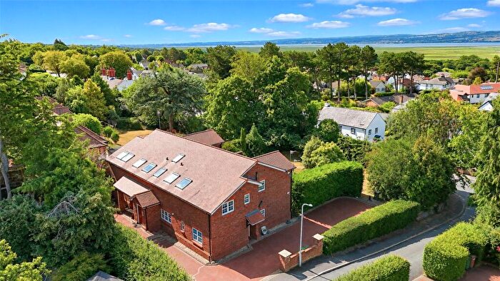 2 Bedroom Flat For Sale In Roscote Close, Heswall, Wirral, CH60