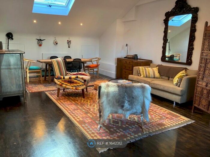 2 Bedroom Flat To Rent In The Old Fire Stataion, London, SE11