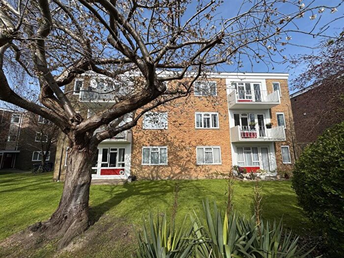 2 Bedroom Flat For Sale In Goring By Sea, Worthing, BN12