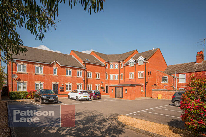 2 Bedroom Apartment For Sale In Hawthorn Road, Kettering, NN15