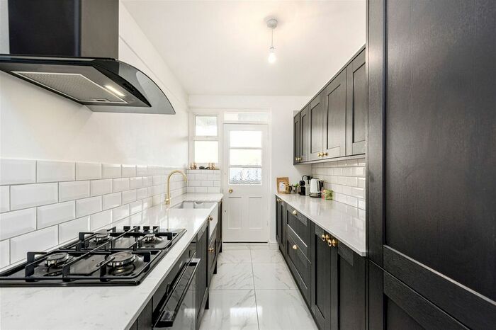 3 Bedroom Flat To Rent In St. Leonards Court, St. Leonards Road, SW14