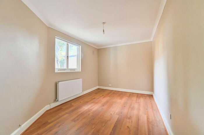 3 Bedroom Flat To Rent In Salford Road, Telford Park, London, SW2