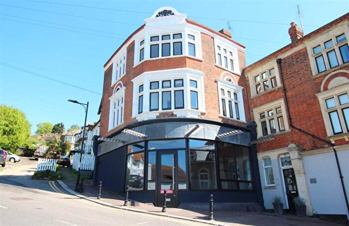 2 Bedroom Apartment To Rent In Leigh On Sea, SS9