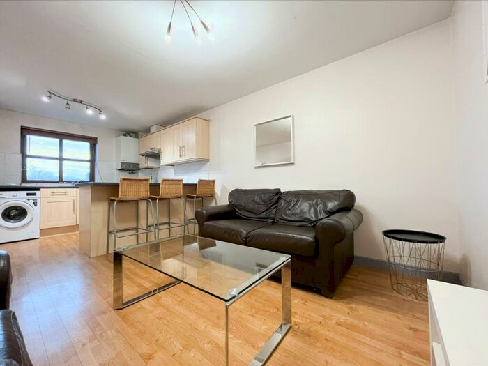 1 Bedroom Flat To Rent In Minny Street, Cathays, CF24