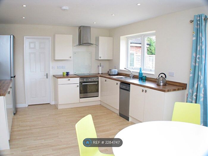 5 Bedroom Semi-Detached House To Rent In Woodstock Road, Worcester, WR2