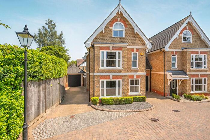 5 Bedroom Link Detached House For Sale In Kensington Mews, Windsor, SL4