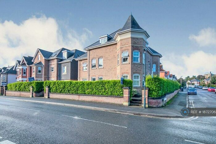 2 Bedroom Flat To Rent In Alumhurst Road, Bournemouth, BH4