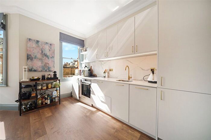 2 Bedroom Flat For Sale In Dunster Gardens, Brondesbury, NW6