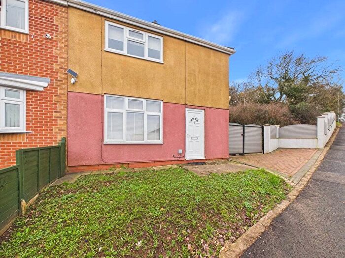 2 Bedroom Semi Detached House For Sale In Tunnel Hill, Worcester, Worcestershire, WR4