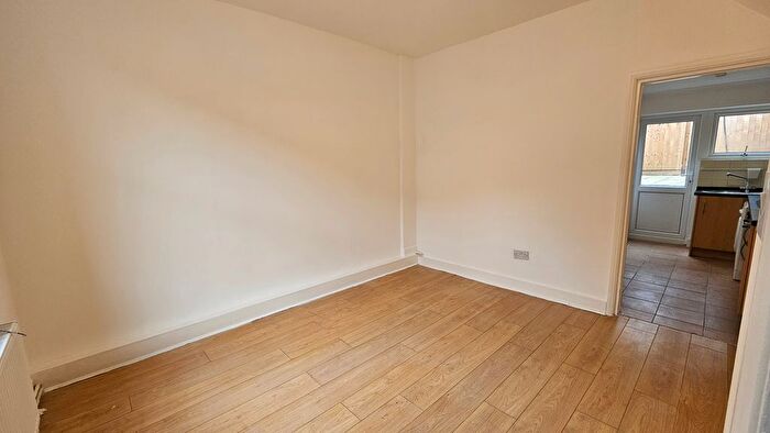 2 Bedroom Terraced House To Rent In Neasden Lane, Neasden, NW10