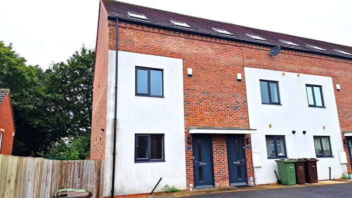 4 Bedroom Town House To Rent In Wakefield Road, Hemsworth, Pontefract, WF9