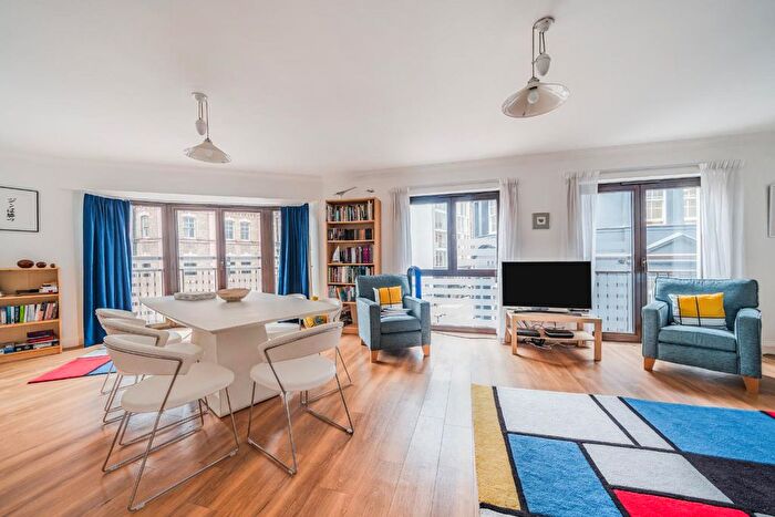 2 Bedroom Flat For Sale In Herbal Hill, Farringdon, London, EC1R