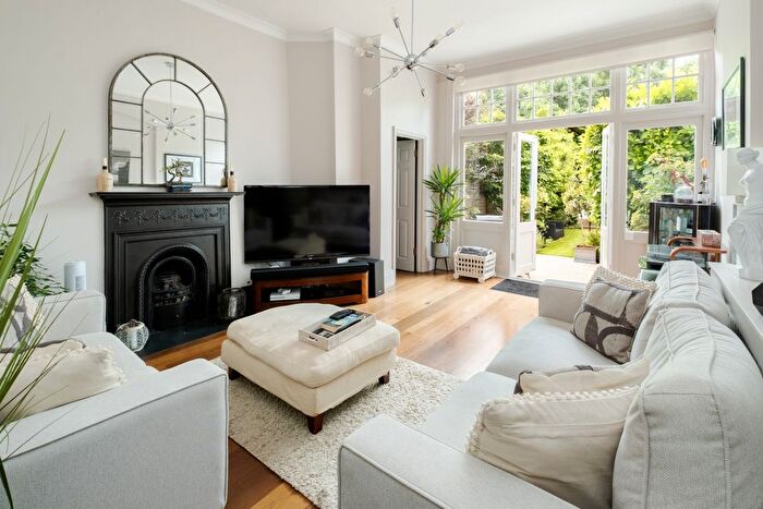 3 Bedroom Maisonette To Rent In Hillfield Park, London, N10