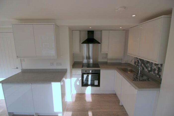 3 Bedroom Flat To Rent In Raynham Road, London, W6