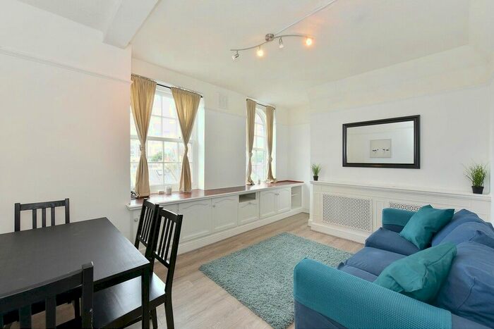 3 Bedroom Flat To Rent In Carnwath Road, Fulham, SW6