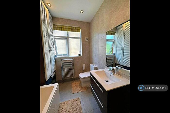 2 Bedroom Flat To Rent In Old Broadway, Didsbury, M20