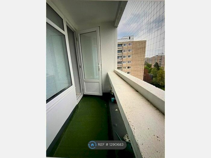 2 Bedroom Flat To Rent In Egbury House, London, SW15