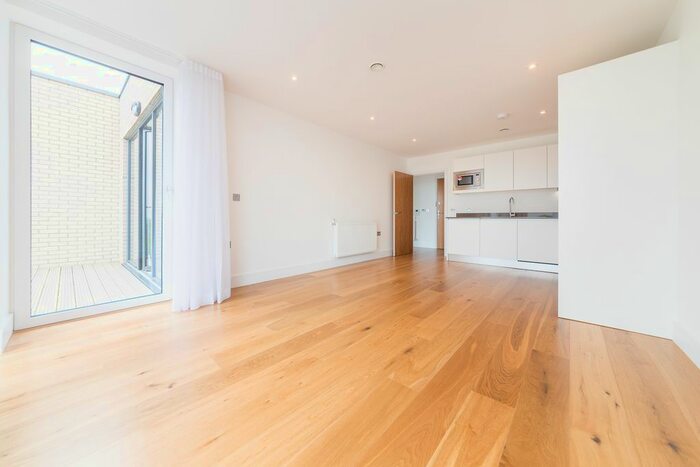 1 Bedroom Flat To Rent In West Court, Grove Place, Eltham, London, SE9