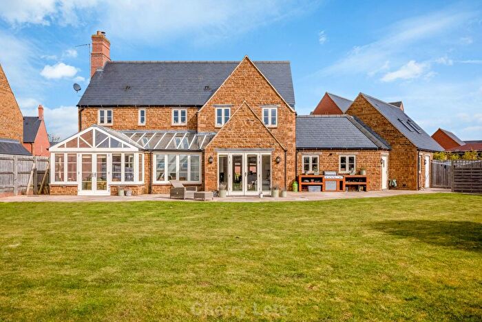 5 Bedroom Detached House To Rent In Buckingham Close, Kings Sutton, OX17