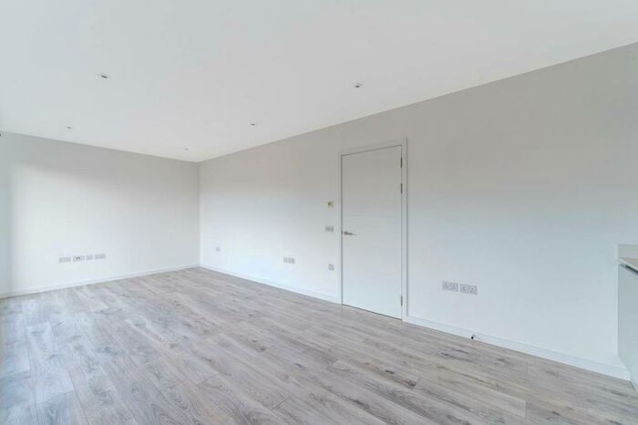 2 Bedroom Flat To Rent In Calum Court, Central Purley, Purley, CR8