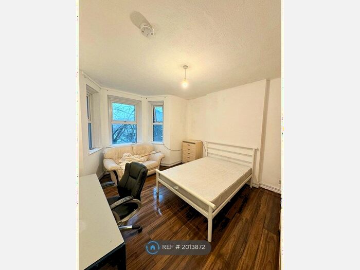 2 Bedroom Flat To Rent In Porchester House, London, E1