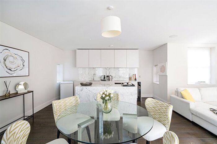 2 Bedroom Flat To Rent In Dyer's Buildings, London, EC1N
