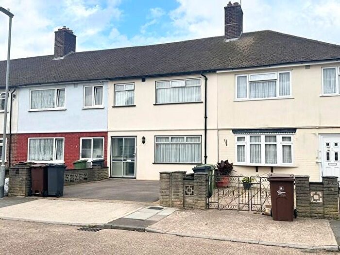 3 Bedroom House To Rent In Cranmer Gardens, Dagenham, RM10