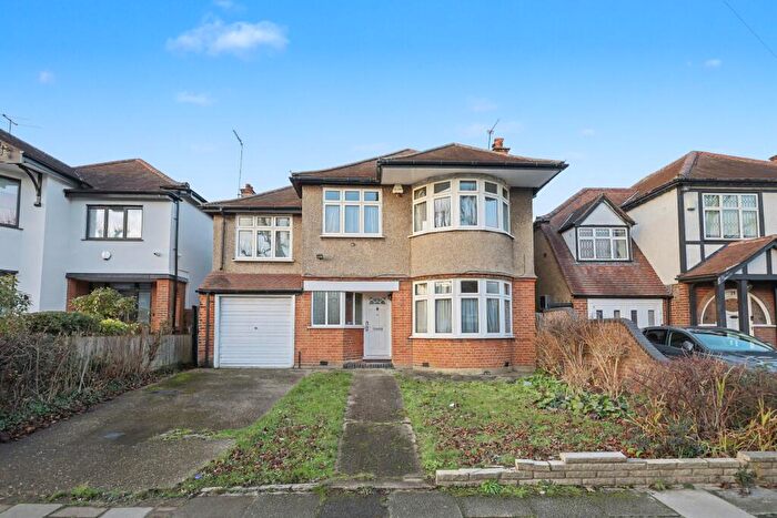 4 Bedroom Detached House For Sale In Church Crescent, London, N20