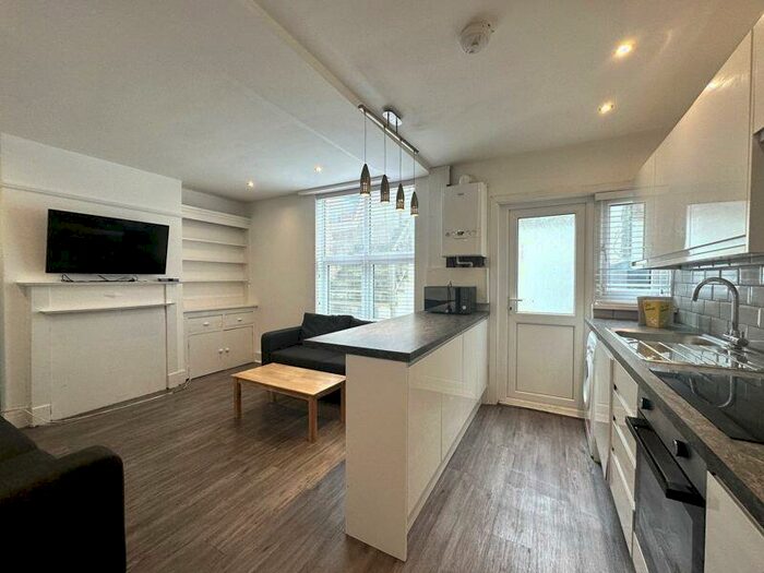 6 Bedroom Terraced House To Rent In Milner Road, Brighton, BN2