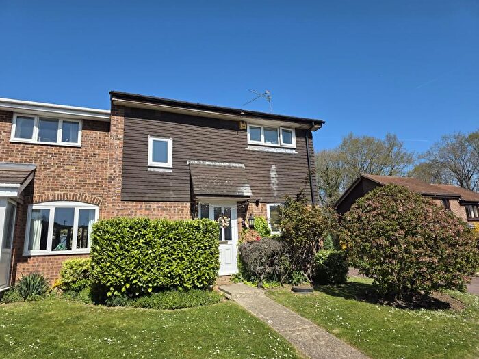 3 Bedroom Semi-Detached House To Rent In Tamar Way, Wokingham, RG41