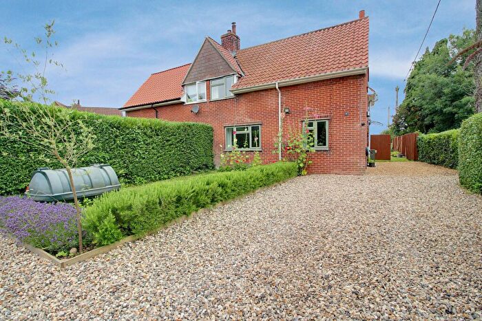 4 Bedroom Semi-Detached House For Sale In Glebe Crescent, Cawston, Norwich, NR10