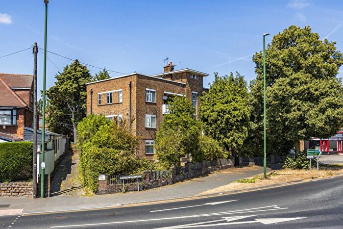 3 Bedroom Flat For Sale In Western Boulevard, Nottingham, NG8
