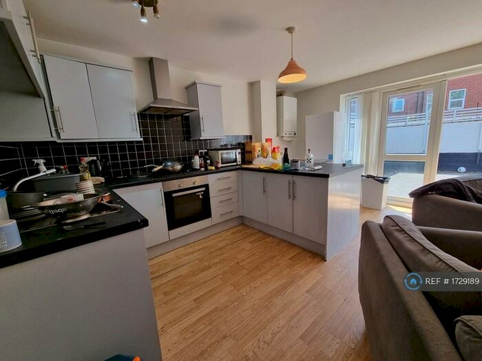 5 Bedroom Semi-Detached House To Rent In Liberty Street, Liverpool, L15