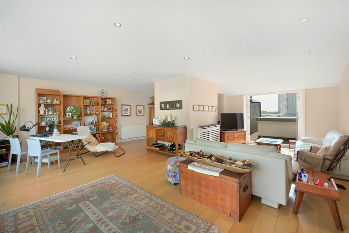 4 Bedroom Flat To Rent In Earl`S Court Square, London, SW5