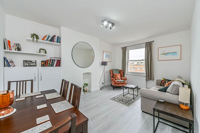 2 Bedroom Flat To Rent In South Lambeth Road, Vauxhall, London, SW8