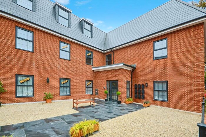 2 Bedroom Apartment For Sale In Knightswood Mansion, Berkhamsted, HP4
