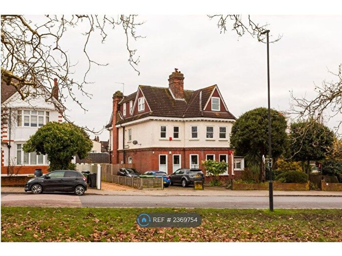 2 Bedroom Flat To Rent In Streatham Common South, London, SW16