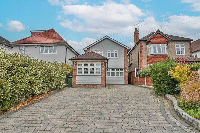 4 Bedroom Detached House For Sale In Doddinghurst Road, Brentwood, CM15