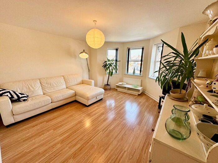 1 Bedroom Flat To Rent In Woodside Road, Bournemouth, Dorset, BH5