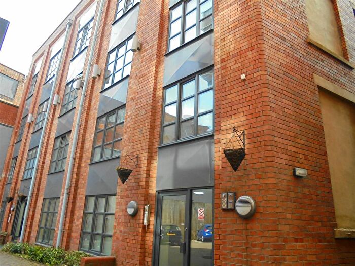 3 Bedroom Flat To Rent In Bookbinders, - Back York Street, Leeds, LS2