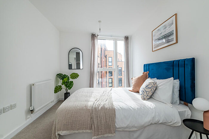 2 Bedroom Flat For Sale In Copeland Road, London, SE15