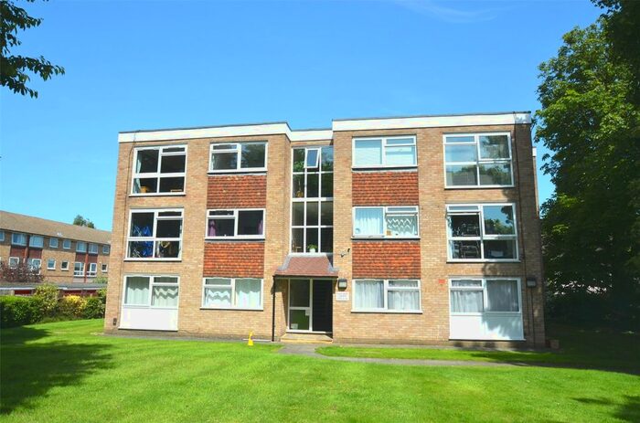 1 Bedroom Flat To Rent In Chanctonbury Gardens, Sutton, Surrey, SM2