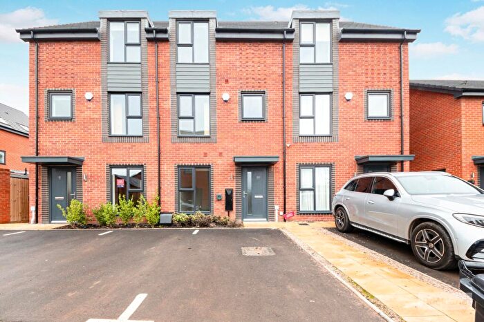 4 Bedroom Terraced House To Rent In Tatterpool Close, Shirley, Solihull, West Midlands, B90