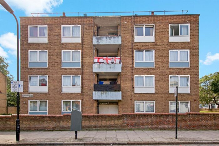 2 Bedroom Flat To Rent In Somerford Grove Estate, London, N16