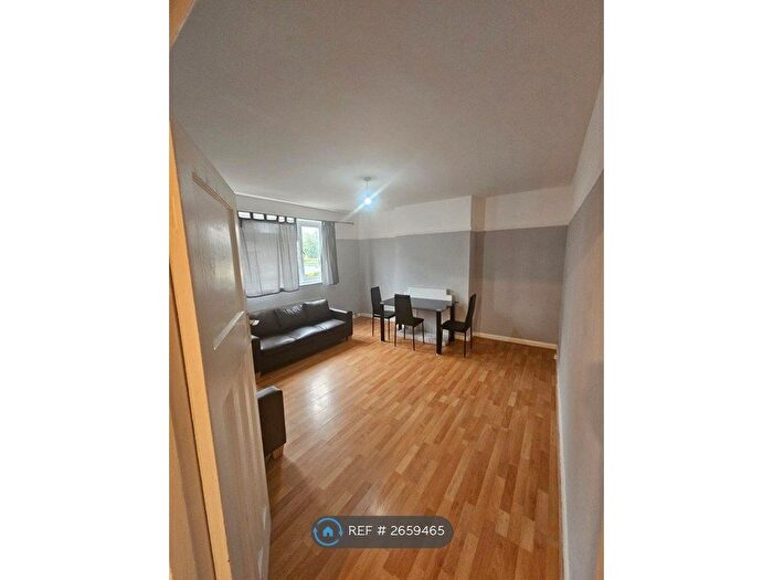 2 Bedroom Flat To Rent In Elmwood Avenue, Feltham, TW13