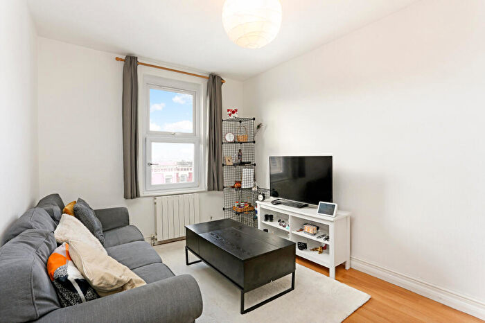 1 Bedroom Apartment To Rent In Lavender Hill, Clapham Junction, SW11