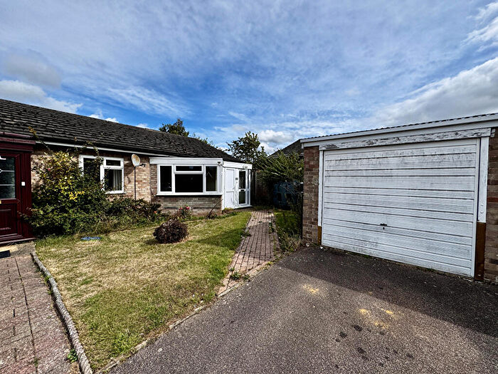 2 Bedroom Bungalow To Rent In Holland Park Cheveley, CB8